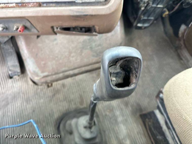 image for item MQ9417 1995  Ford LTL9000  semi truck