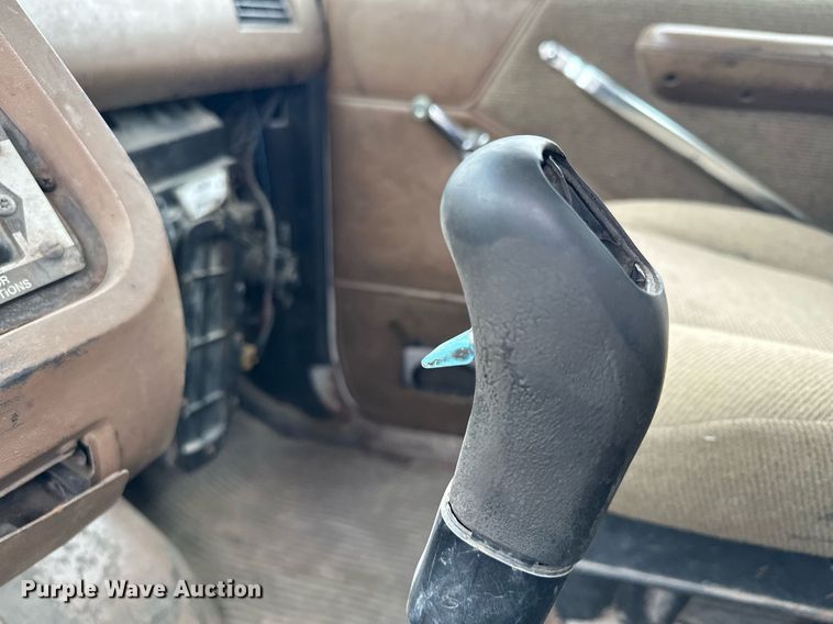 image for item MQ9417 1995  Ford LTL9000  semi truck