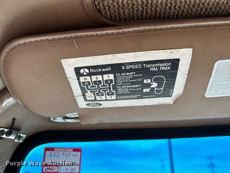 image for item MQ9417 1995  Ford LTL9000  semi truck