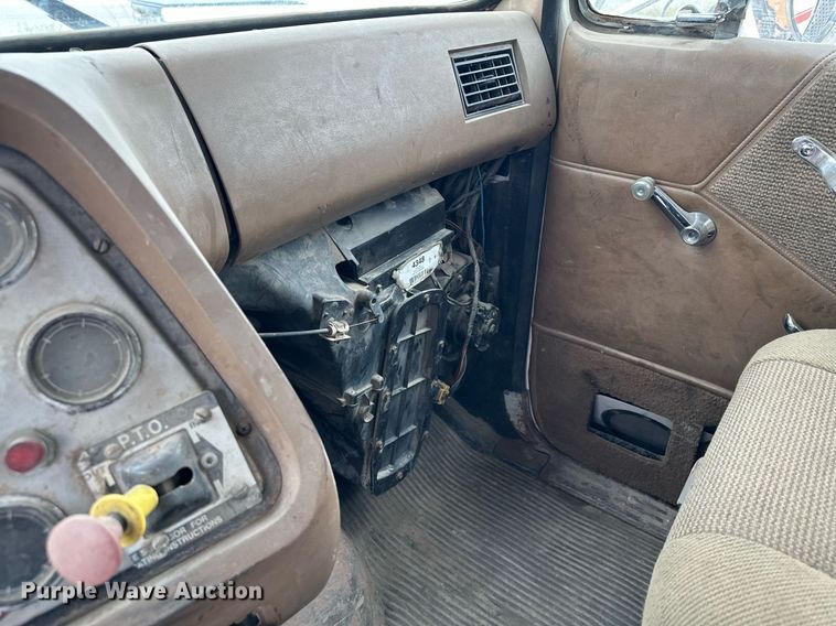 image for item MQ9417 1995  Ford LTL9000  semi truck