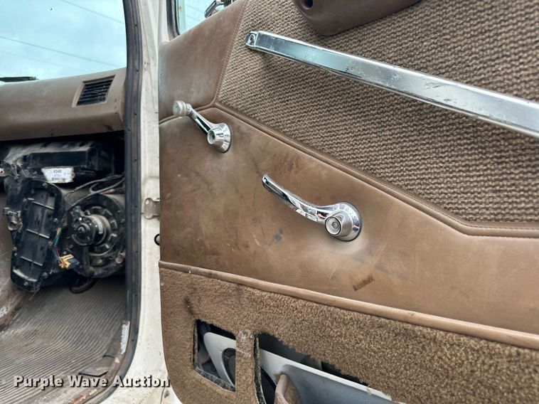 image for item MQ9417 1995  Ford LTL9000  semi truck