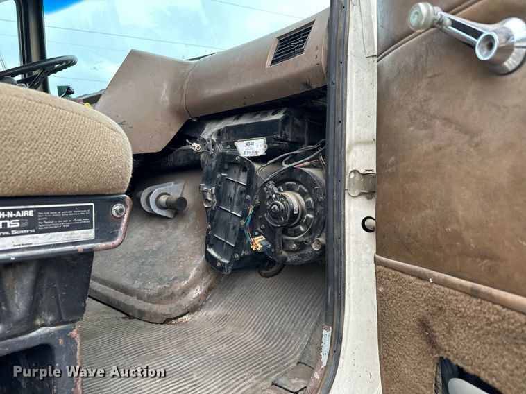 image for item MQ9417 1995  Ford LTL9000  semi truck