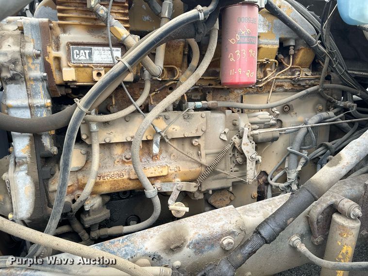 image for item MQ9417 1995  Ford LTL9000  semi truck