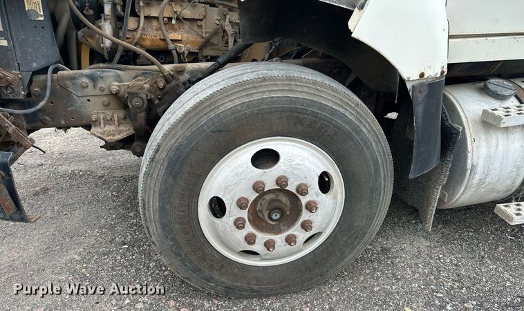 image for item MQ9417 1995  Ford LTL9000  semi truck