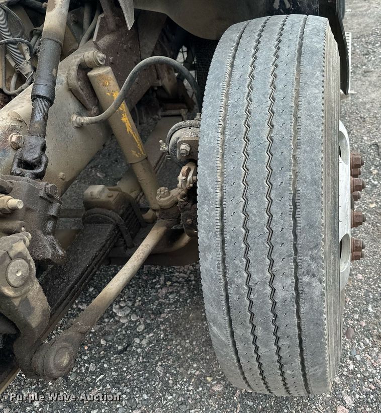 image for item MQ9417 1995  Ford LTL9000  semi truck