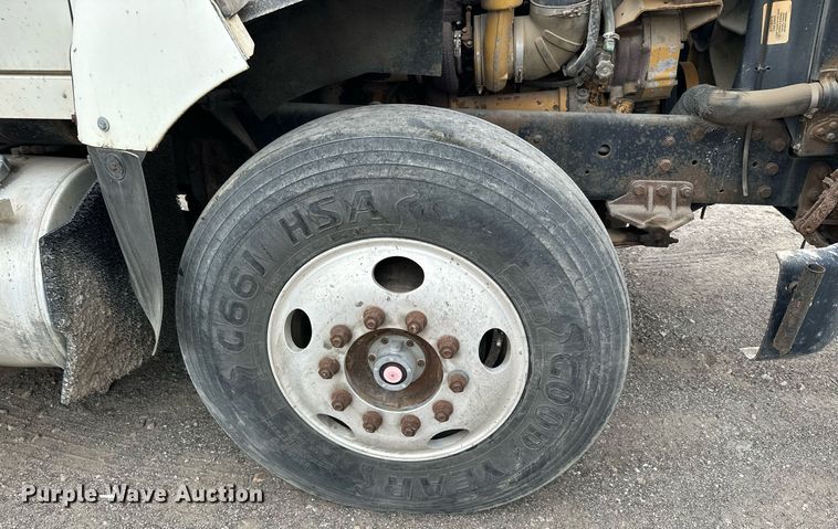 image for item MQ9417 1995  Ford LTL9000  semi truck