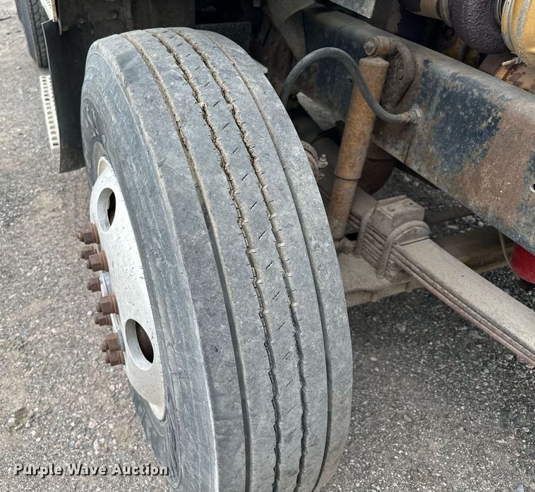 image for item MQ9417 1995  Ford LTL9000  semi truck