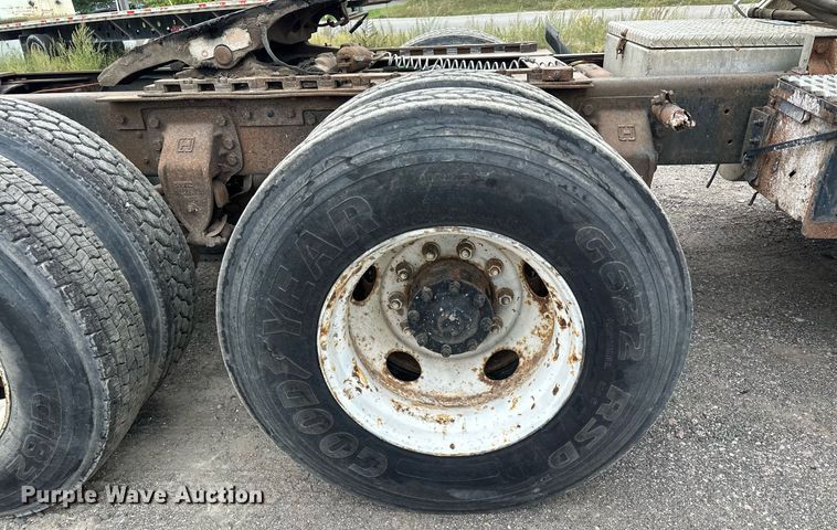 image for item MQ9417 1995  Ford LTL9000  semi truck