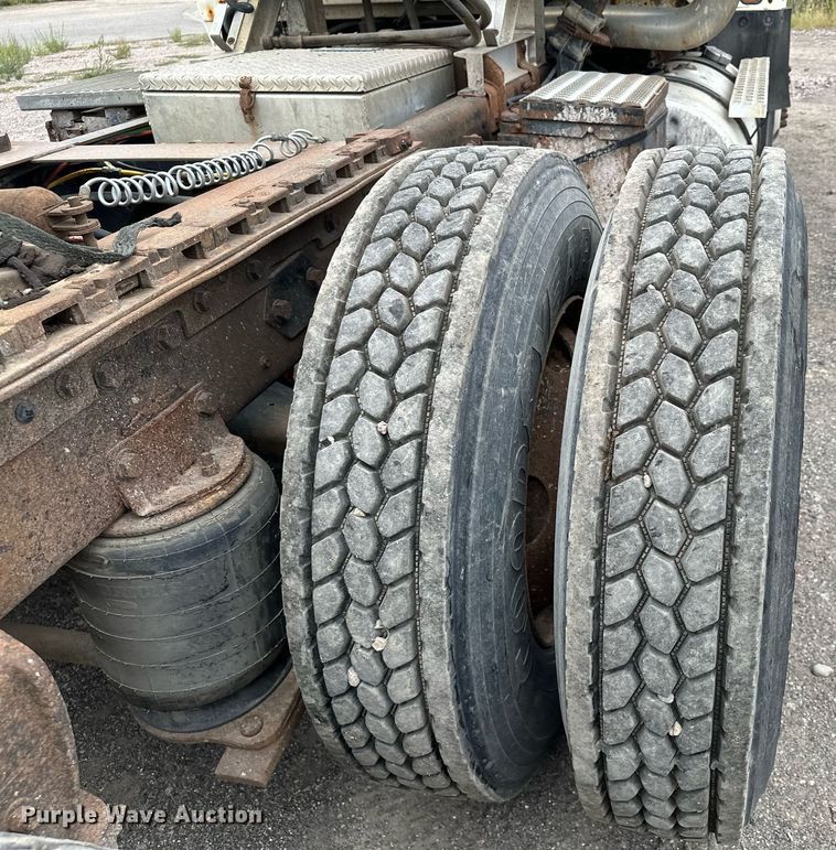 image for item MQ9417 1995  Ford LTL9000  semi truck