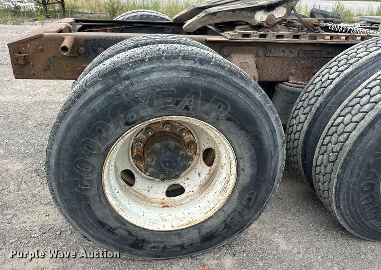 image for item MQ9417 1995  Ford LTL9000  semi truck