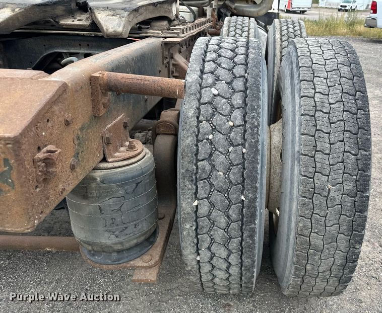 image for item MQ9417 1995  Ford LTL9000  semi truck