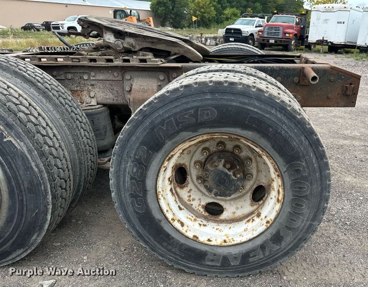 image for item MQ9417 1995  Ford LTL9000  semi truck