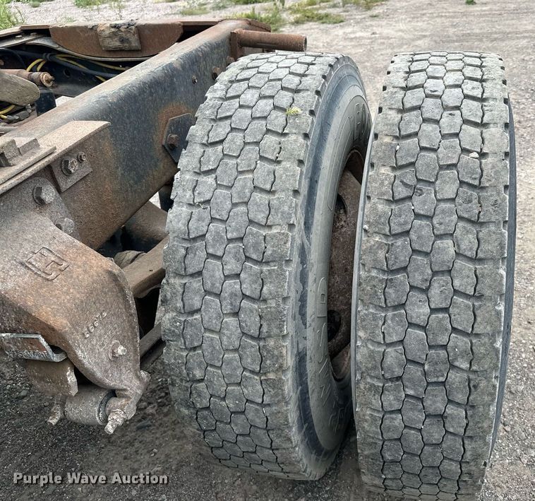 image for item MQ9417 1995  Ford LTL9000  semi truck