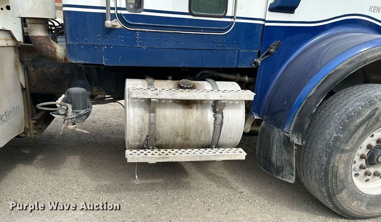 image for item MQ9432 2005 Kenworth W900  ready mix truck