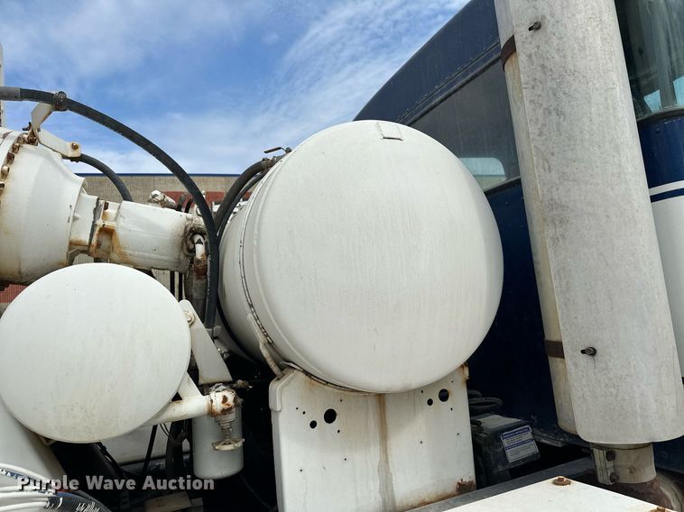 image for item MQ9432 2005 Kenworth W900  ready mix truck