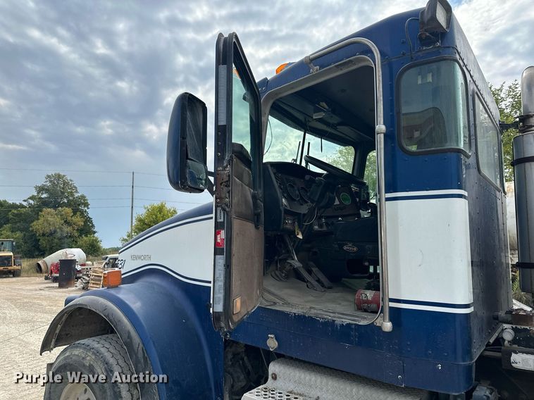 image for item MQ9432 2005 Kenworth W900  ready mix truck