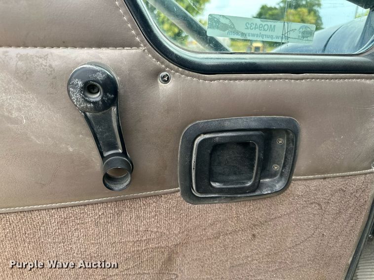 image for item MQ9432 2005 Kenworth W900  ready mix truck