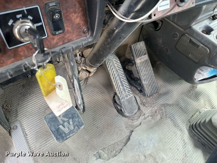 image for item MQ9432 2005 Kenworth W900  ready mix truck