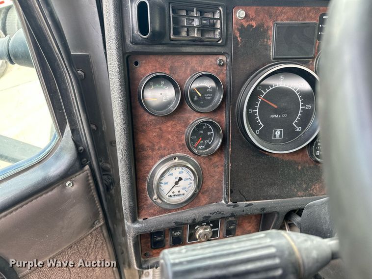 image for item MQ9432 2005 Kenworth W900  ready mix truck