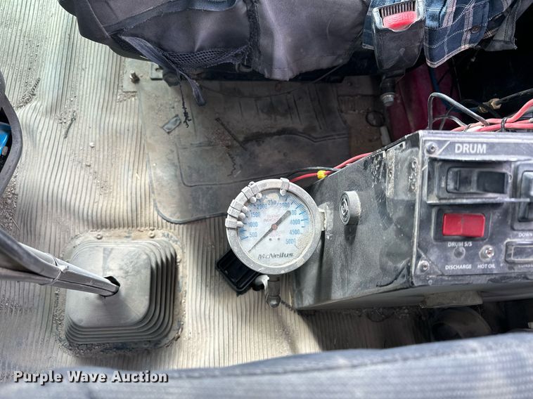 image for item MQ9432 2005 Kenworth W900  ready mix truck