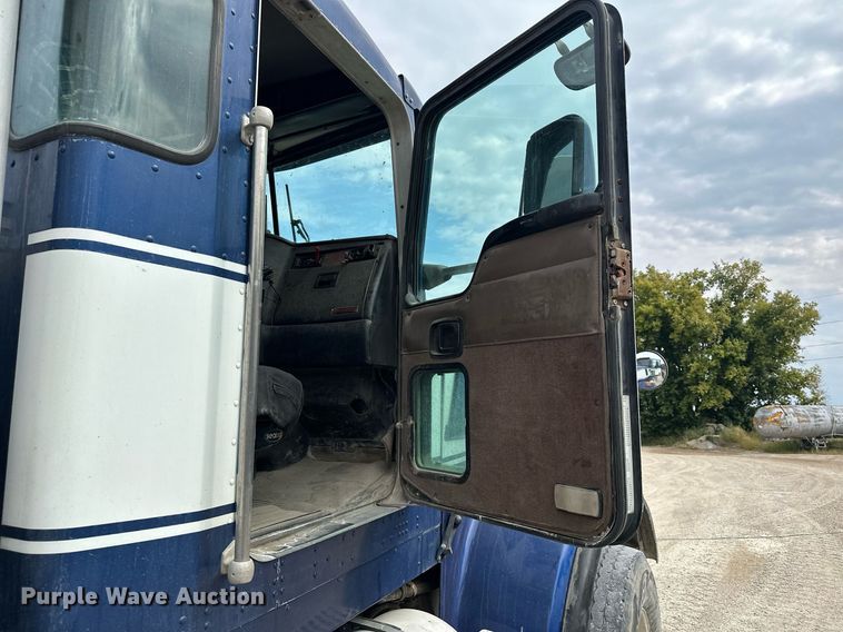 image for item MQ9432 2005 Kenworth W900  ready mix truck