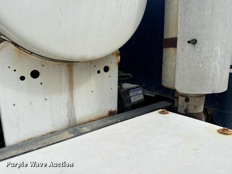 image for item MQ9432 2005 Kenworth W900  ready mix truck