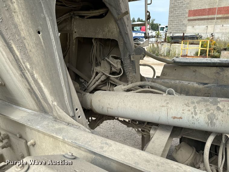 image for item MQ9432 2005 Kenworth W900  ready mix truck