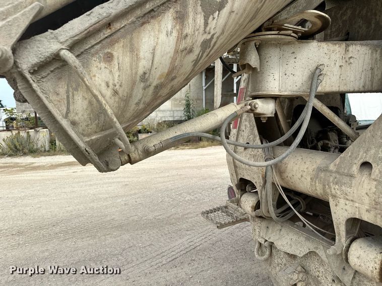 image for item MQ9432 2005 Kenworth W900  ready mix truck