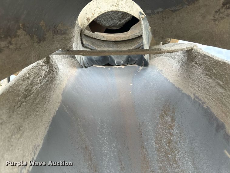 image for item MQ9432 2005 Kenworth W900  ready mix truck