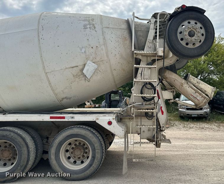 image for item MQ9432 2005 Kenworth W900  ready mix truck