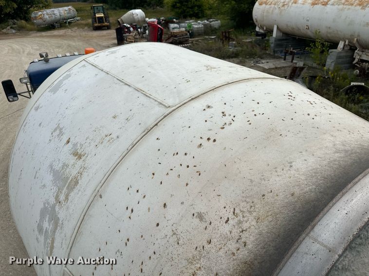 image for item MQ9432 2005 Kenworth W900  ready mix truck