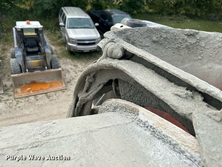 image for item MQ9432 2005 Kenworth W900  ready mix truck