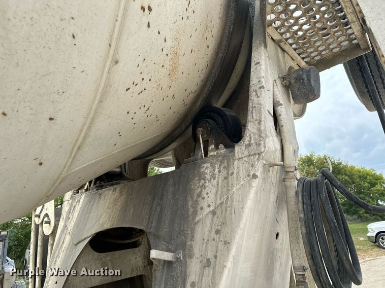 image for item MQ9432 2005 Kenworth W900  ready mix truck