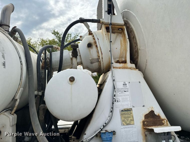 image for item MQ9432 2005 Kenworth W900  ready mix truck