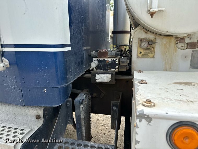 image for item MQ9432 2005 Kenworth W900  ready mix truck