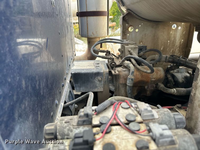 image for item MQ9432 2005 Kenworth W900  ready mix truck