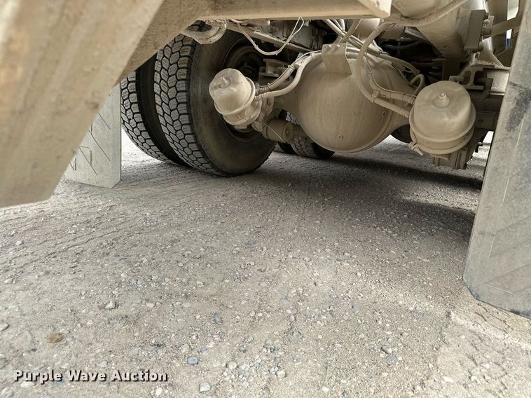 image for item MQ9432 2005 Kenworth W900  ready mix truck