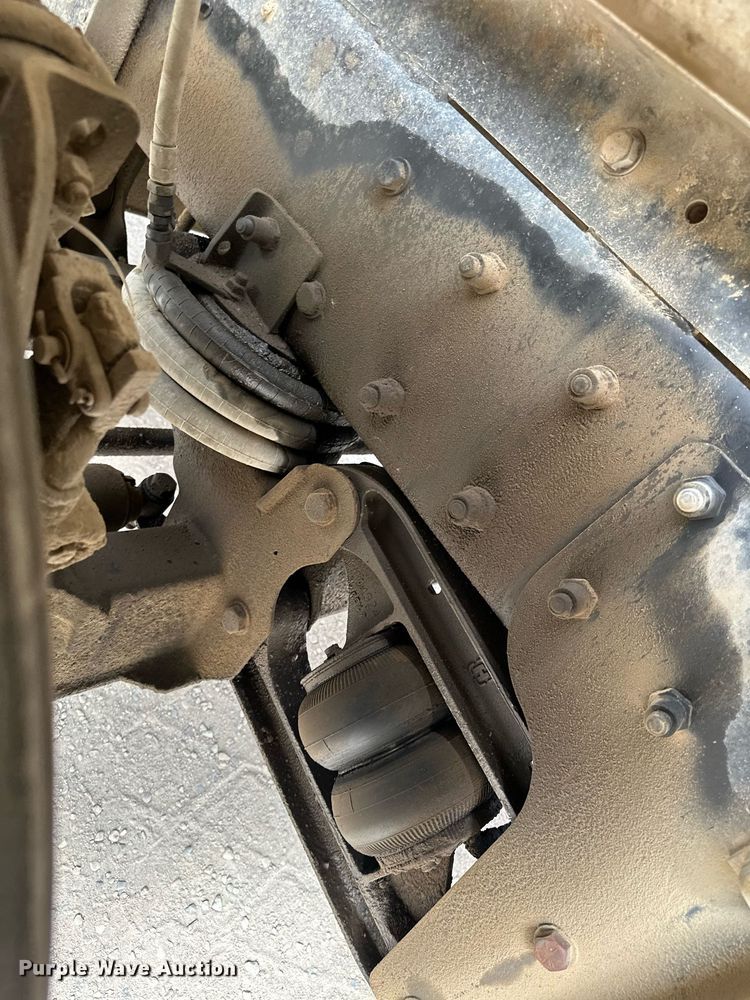 image for item MQ9432 2005 Kenworth W900  ready mix truck