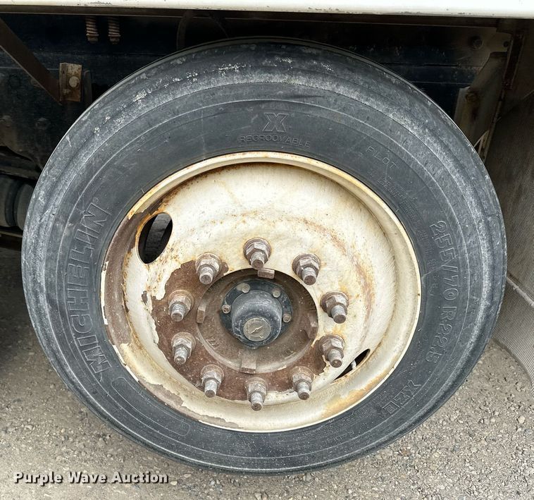 image for item MQ9432 2005 Kenworth W900  ready mix truck