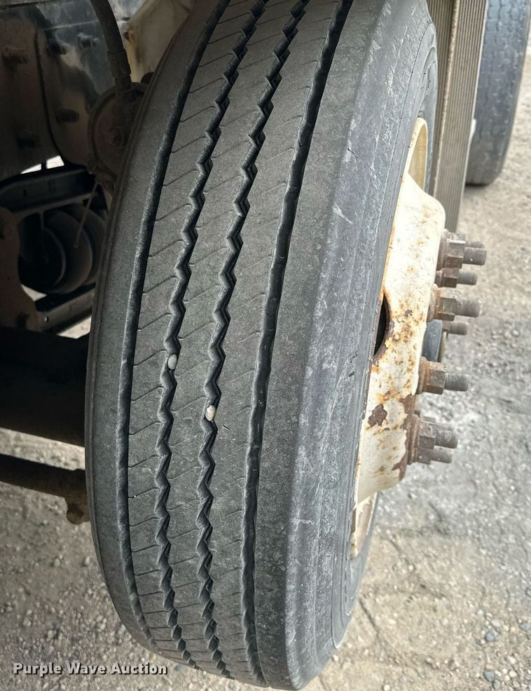 image for item MQ9432 2005 Kenworth W900  ready mix truck