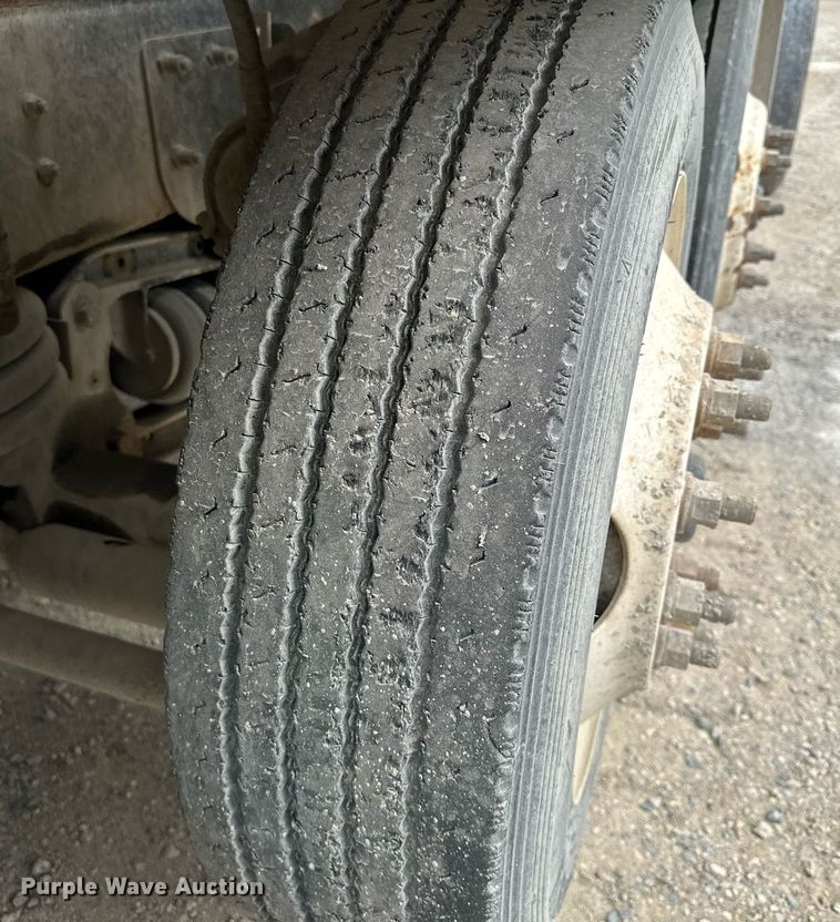 image for item MQ9432 2005 Kenworth W900  ready mix truck