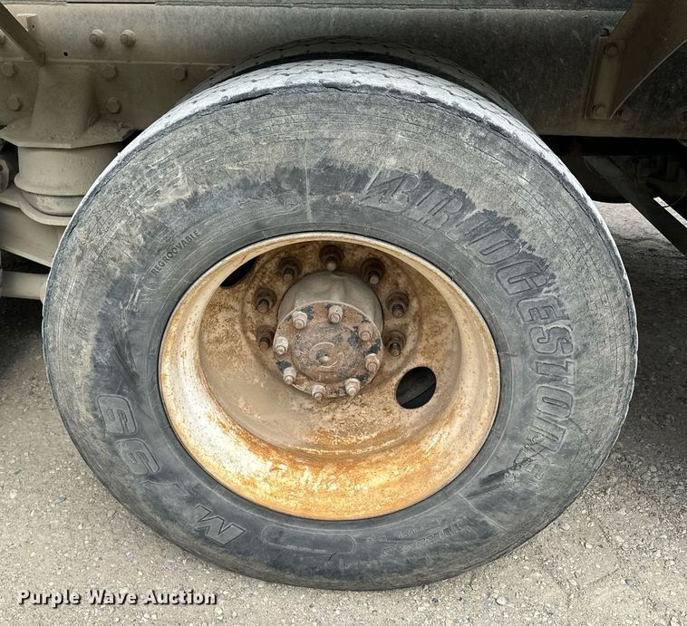 image for item MQ9432 2005 Kenworth W900  ready mix truck