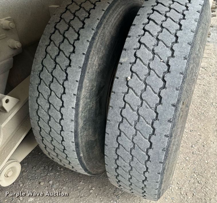 image for item MQ9432 2005 Kenworth W900  ready mix truck