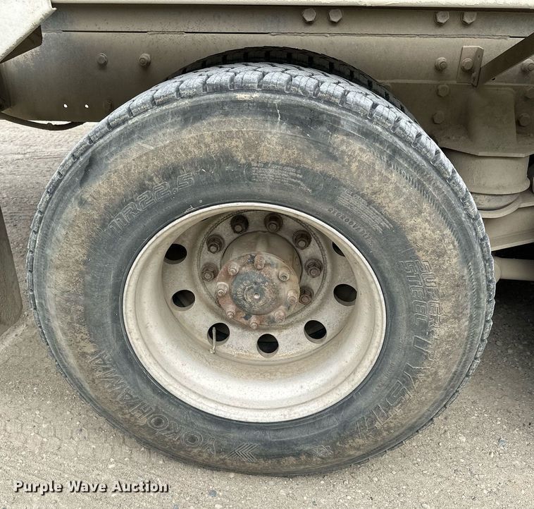 image for item MQ9432 2005 Kenworth W900  ready mix truck