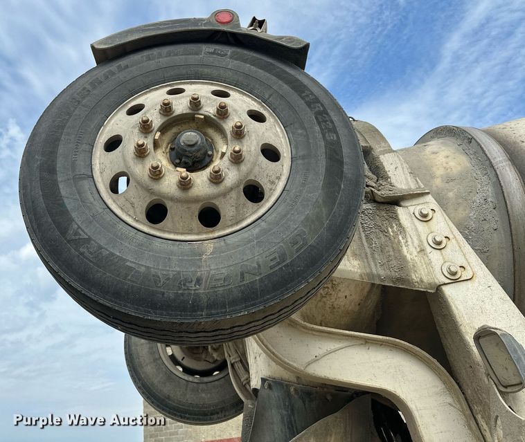 image for item MQ9432 2005 Kenworth W900  ready mix truck