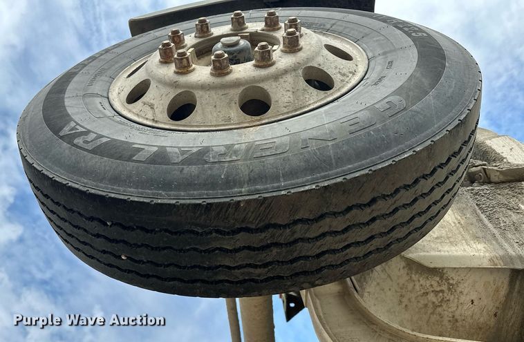 image for item MQ9432 2005 Kenworth W900  ready mix truck