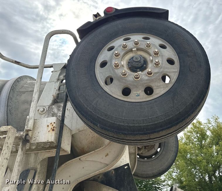 image for item MQ9432 2005 Kenworth W900  ready mix truck