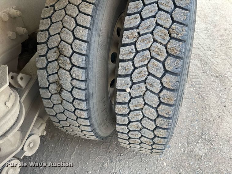 image for item MQ9432 2005 Kenworth W900  ready mix truck