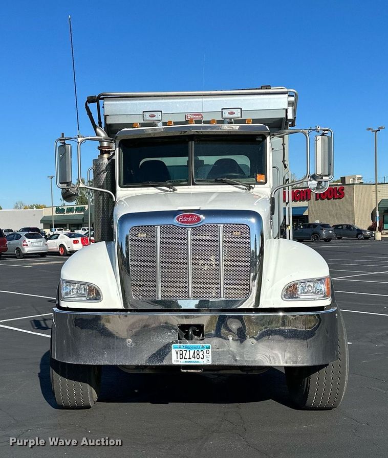 image for item MQ9435 2006 Peterbilt 335  dump truck