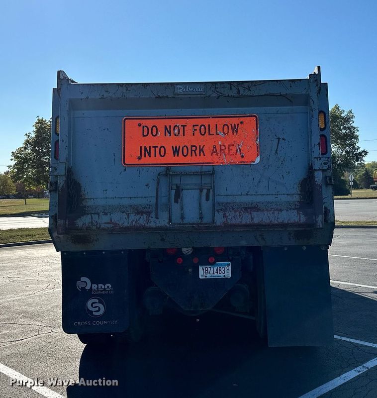 image for item MQ9435 2006 Peterbilt 335  dump truck